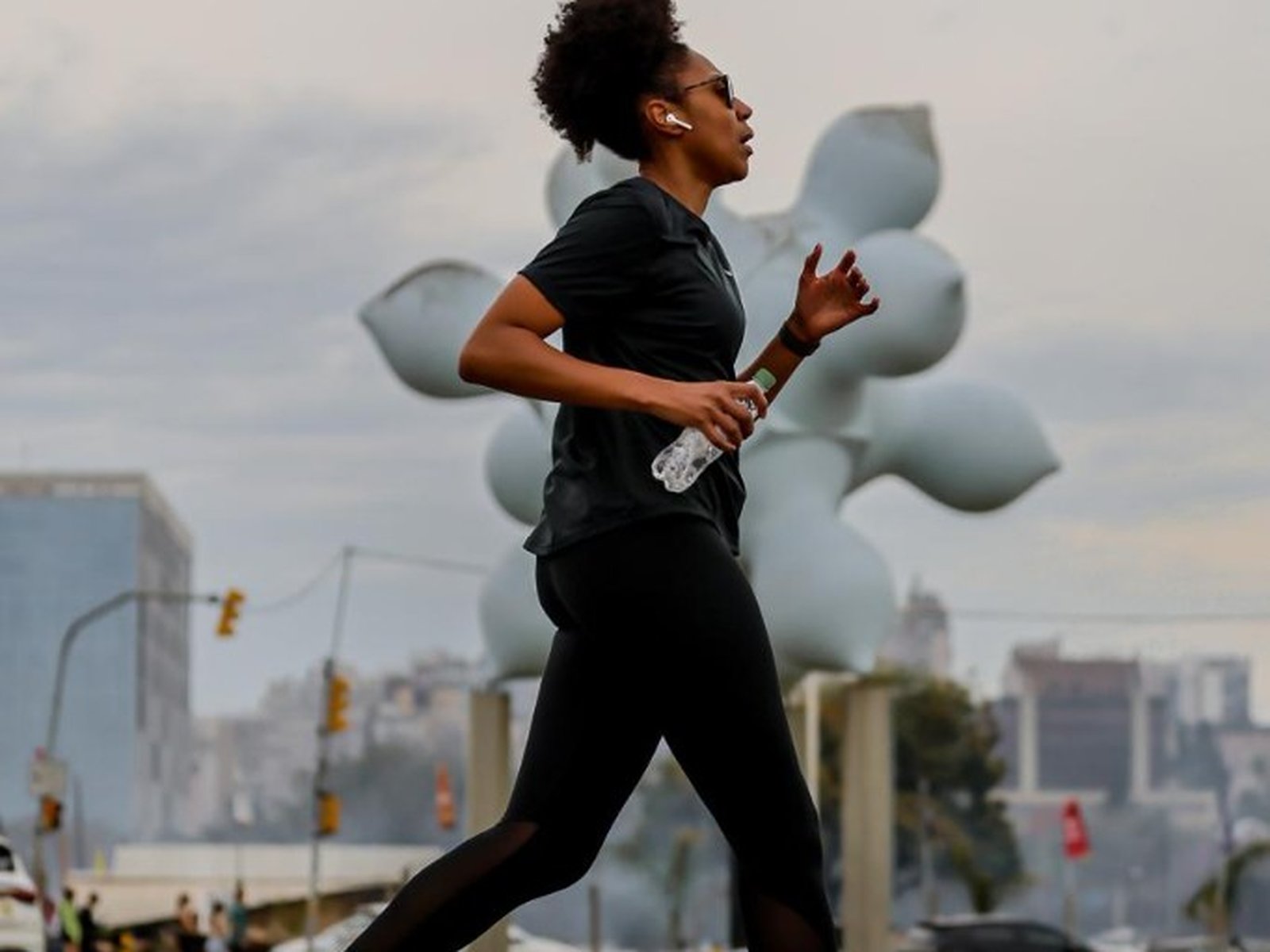 Corredora em treino na cidade